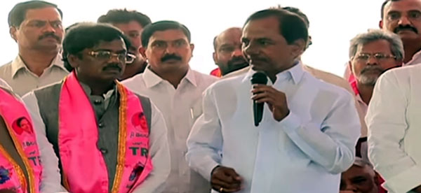 kcr,jumping mla,ktr,harish rao,ravindra naik,cpi mla devarakonda  వలసల నిర్ణయం కేసీఆర్‌ది కాదంట! 